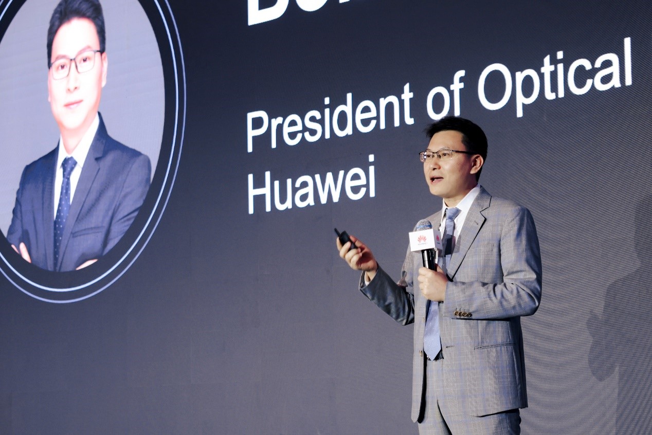 Bob Chen, President of Huawei Optical Business Product Line, delivering a speech
